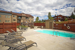 Swimming Pool & 2 Hot Tubs, Outdoor Fireplace by picnic area, On Free Bus Route